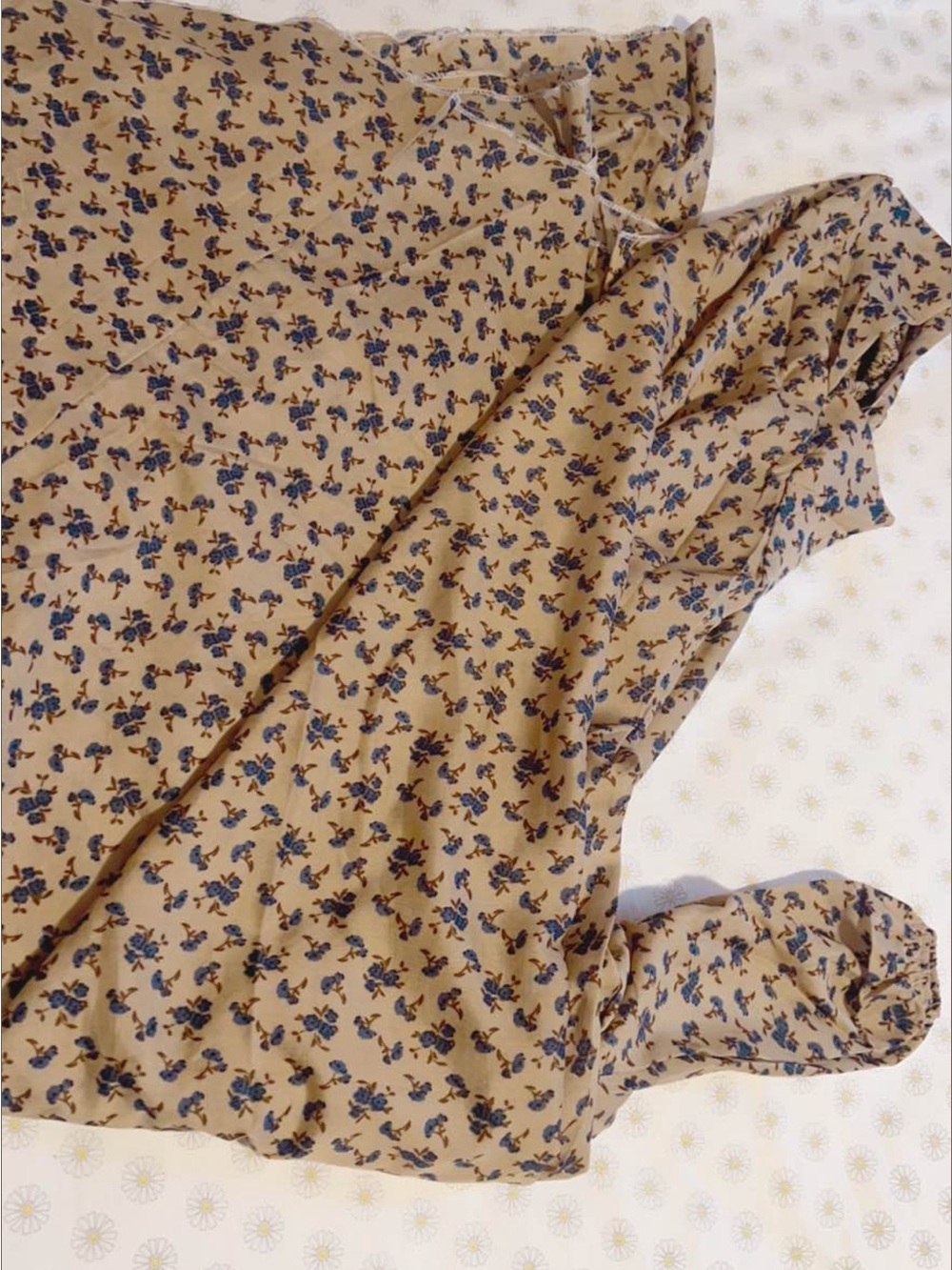 Beige Floral  namaz chaddar - Neutral Beige with Blue Floral Print